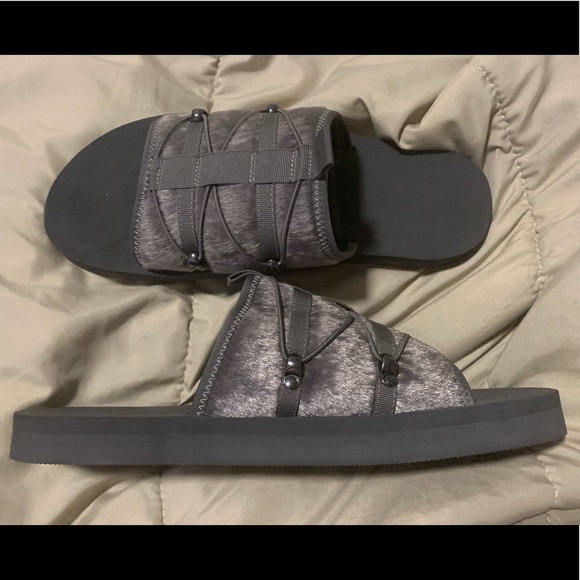 ASOS DESIGN Tech Slides In Grey - Picture 4 of 6